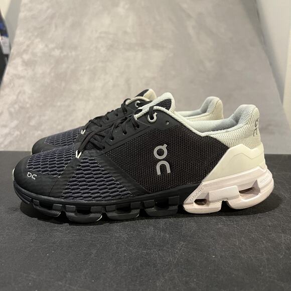 On Running Cloudflyer II Shoes Womens 10 Black Mesh Swiss Engineering Comfort - Picture 3 of 10